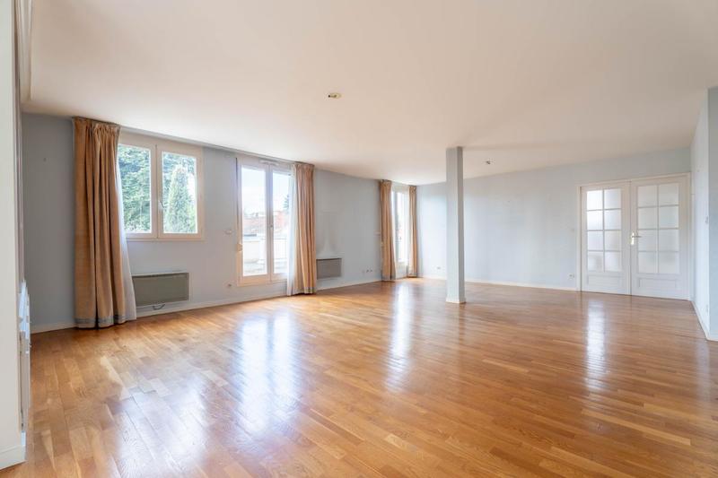 Appartement - 167 m² - 6 pièces