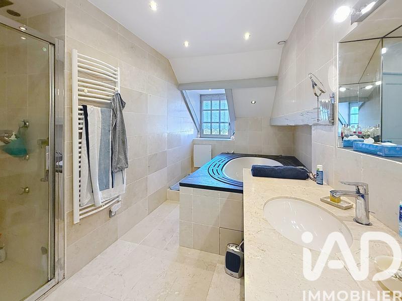 Maison - 310 m² - 8 pièces