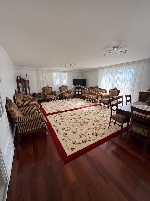 Maison - 234 m² - 6 pièces