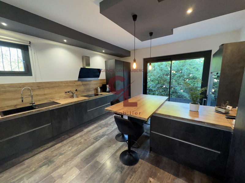 Maison - 328 m² - 9 pièces