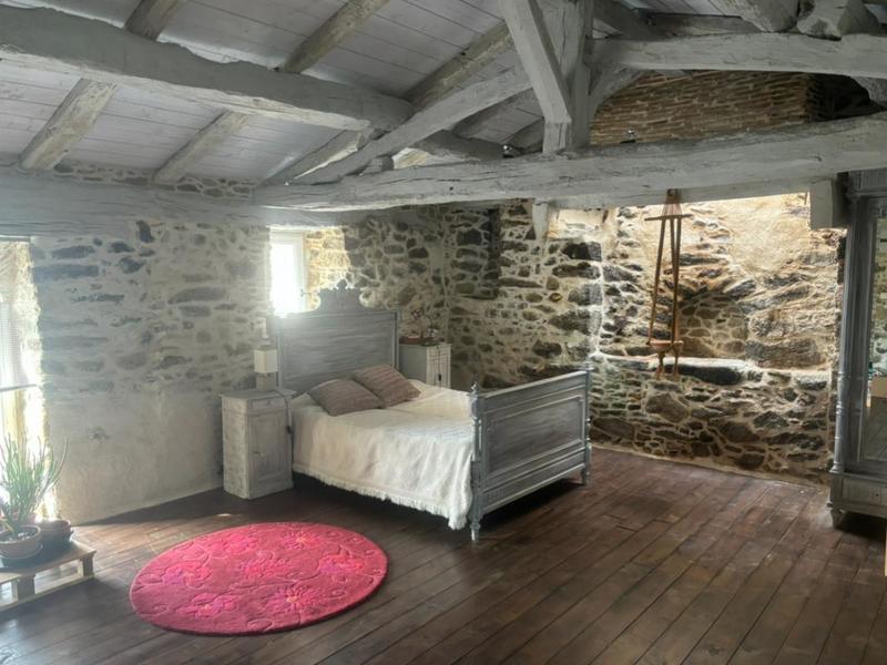 Maison - 250 m² - 8 pièces