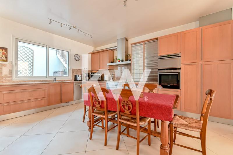 Maison d'architecte - 291 m² - 10 pièces