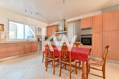 Maison d'architecte - 291 m² - 10 pièces