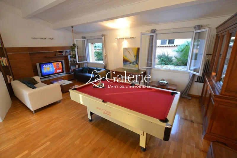 Villa - 223 m² - 11 pièces
