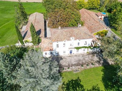 Maison - 440 m² - 11 pièces