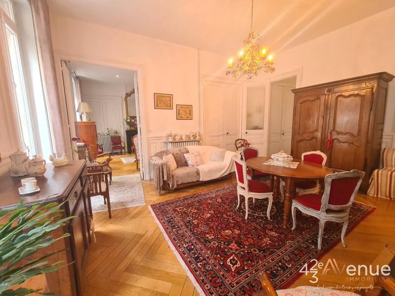 Appartement - 205 m² - 6 pièces