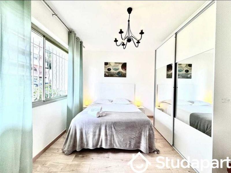 Chambre - 12 m² - 1 pièce