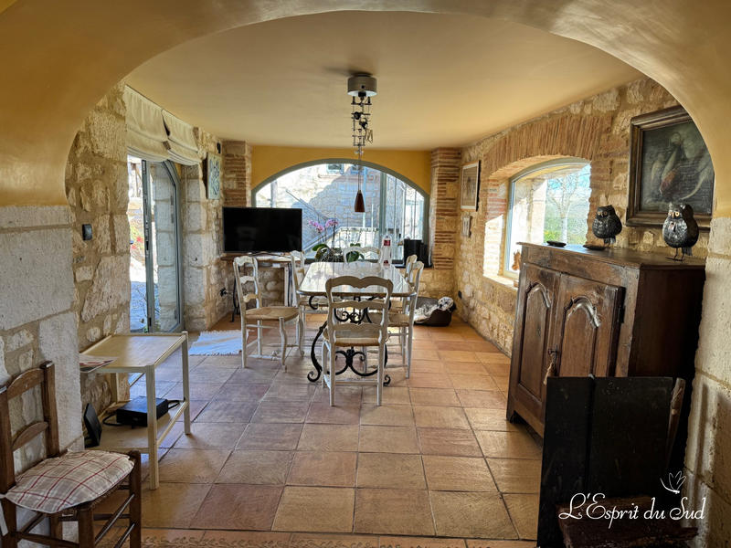 Maison - 330 m² - 9 pièces