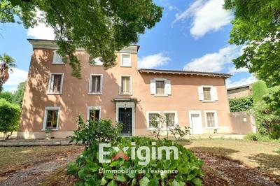 Maison - 330 m² - 9 pièces