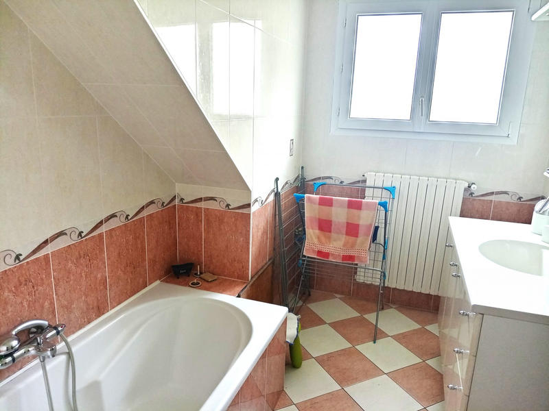 Maison - 137 m² - 7 pièces