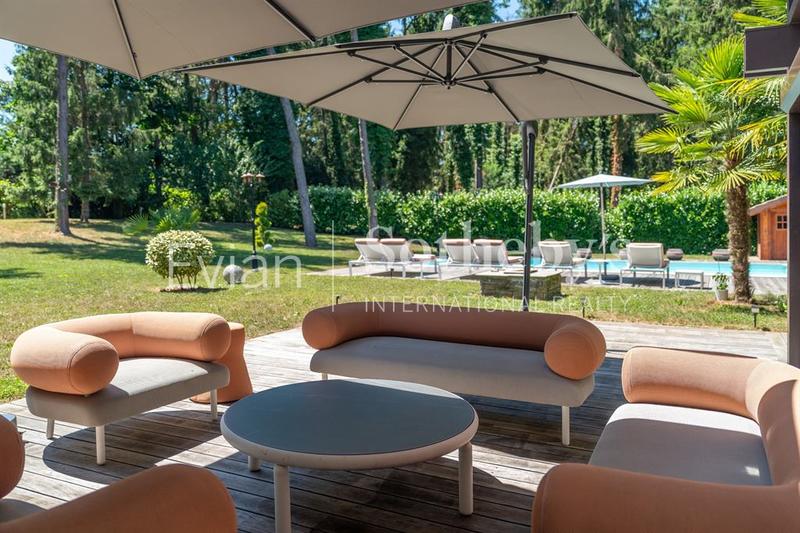 Maison - 448 m² - 9 pièces