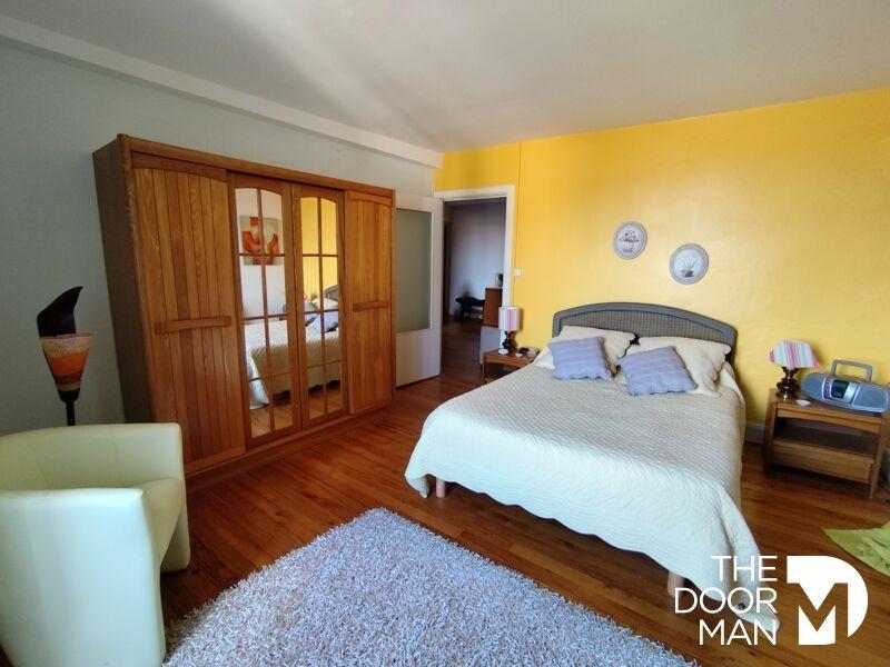 Demeure - 320 m² - 12 pièces