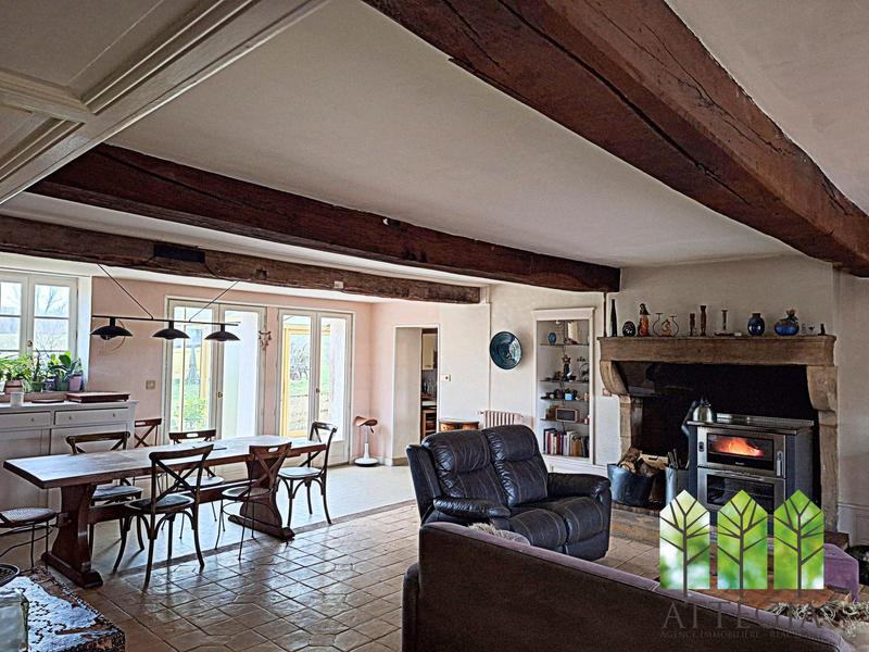 Maison - 220 m² - 7 pièces