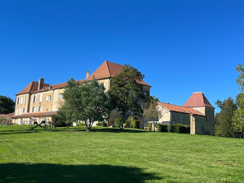 Château - 2 000 m² - 38 pièces