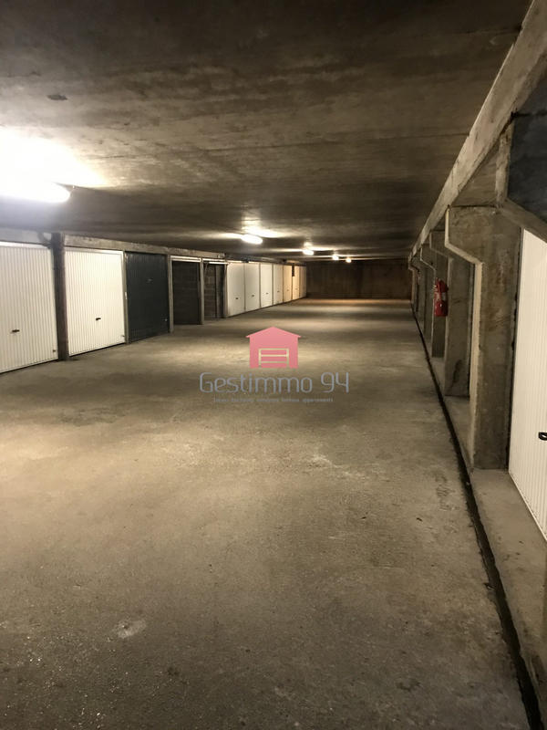 Parking / Garage - 18 m²