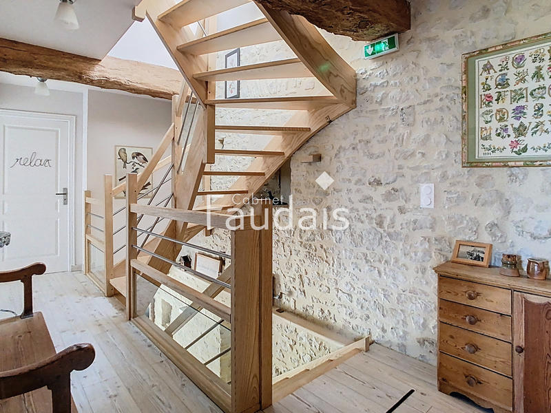 Maison - 415 m² - 16 pièces