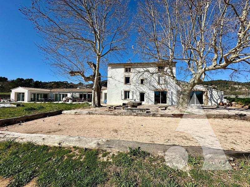 Villa - 362 m² - 8 pièces