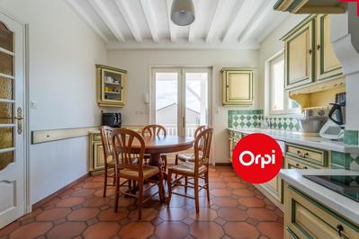 Maison - 250 m² - 6 pièces