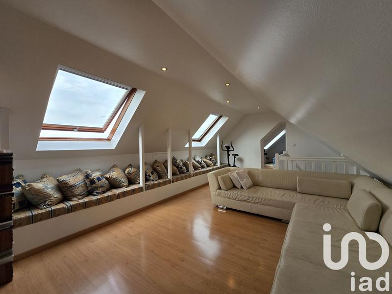 Maison - 219 m² - 8 pièces