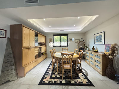 Maison - 182 m² - 6 pièces