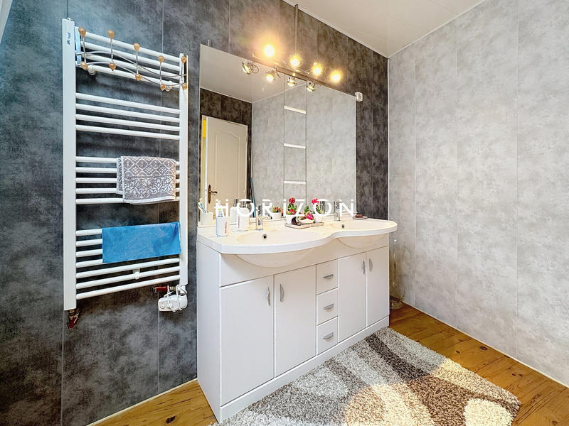 Maison - 201 m² - 6 pièces