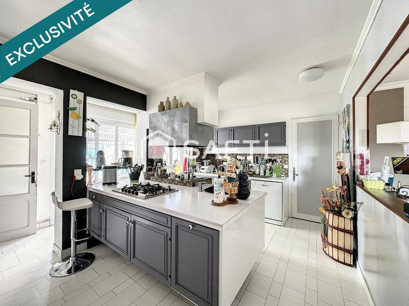 Maison - 265 m² - 12 pièces