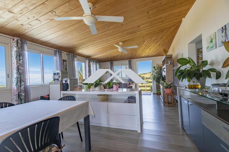 Maison - 250 m² - 9 pièces