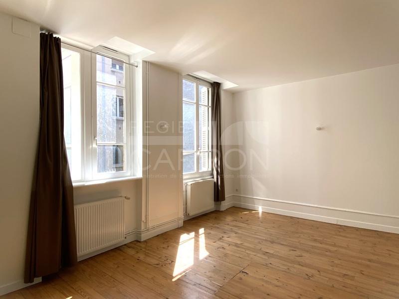 Appartement - 90 m² - 2 pièces