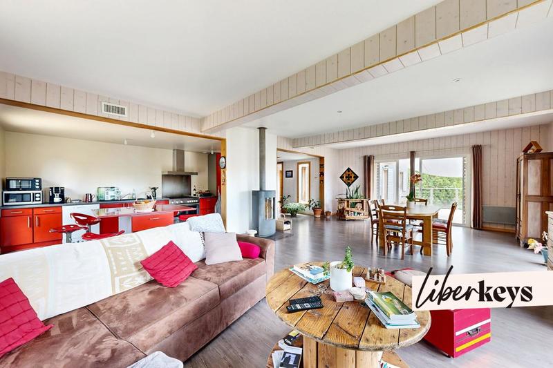 Maison - 225 m² - 7 pièces