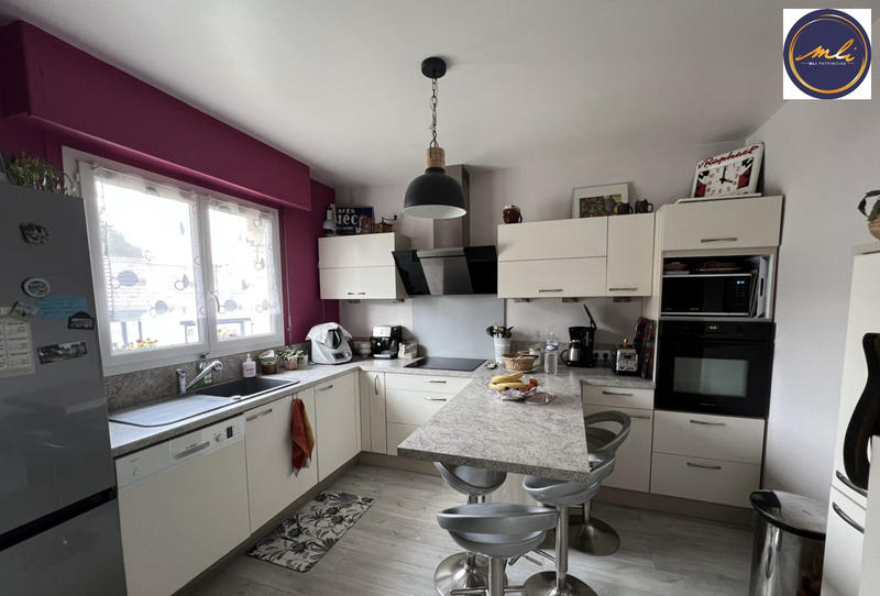 Maison traditionnelle - 187 m² - 8 pièces