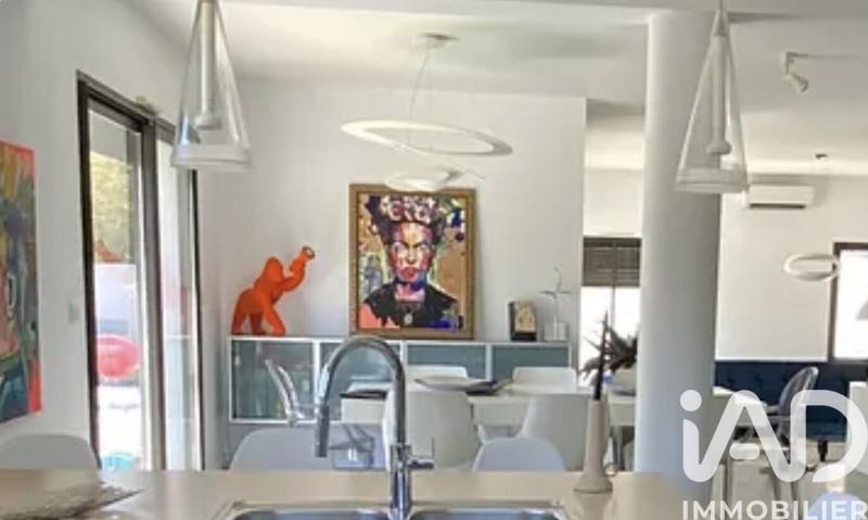 Maison - 196 m² - 5 pièces