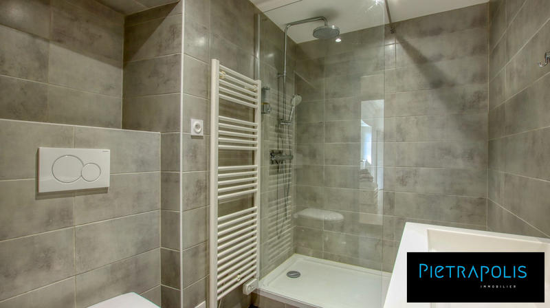 Maison - 261 m² - 8 pièces