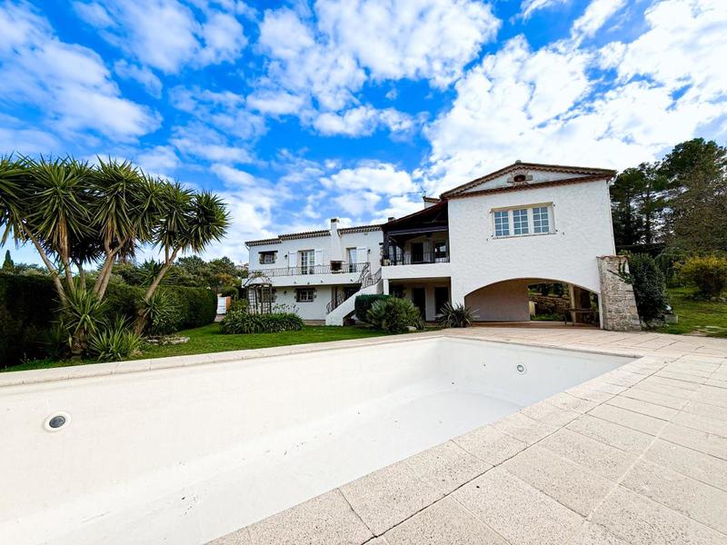 Maison - 200 m² - 6 pièces