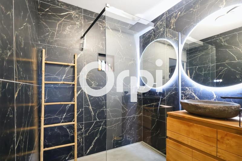 Maison - 230 m² - 6 pièces