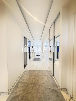 Maison - 236 m² - 8 pièces