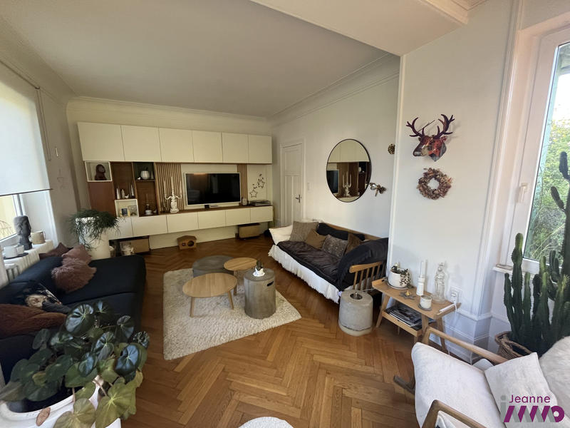 Maison - 210 m² - 7 pièces