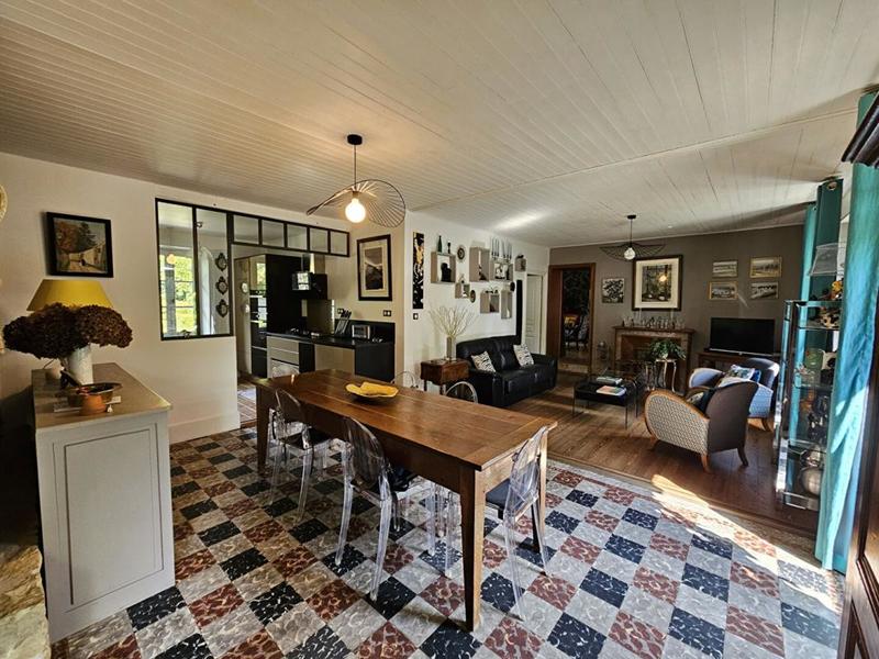 Demeure - 278 m² - 8 pièces