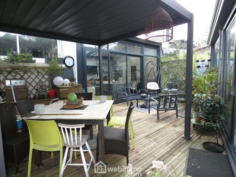 Maison - 233 m² - 9 pièces