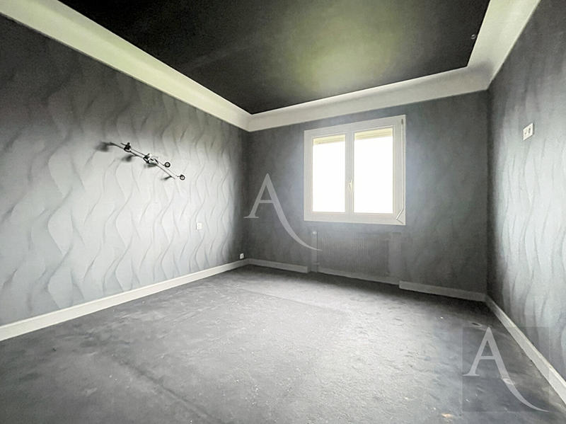 Maison - 170 m² - 8 pièces