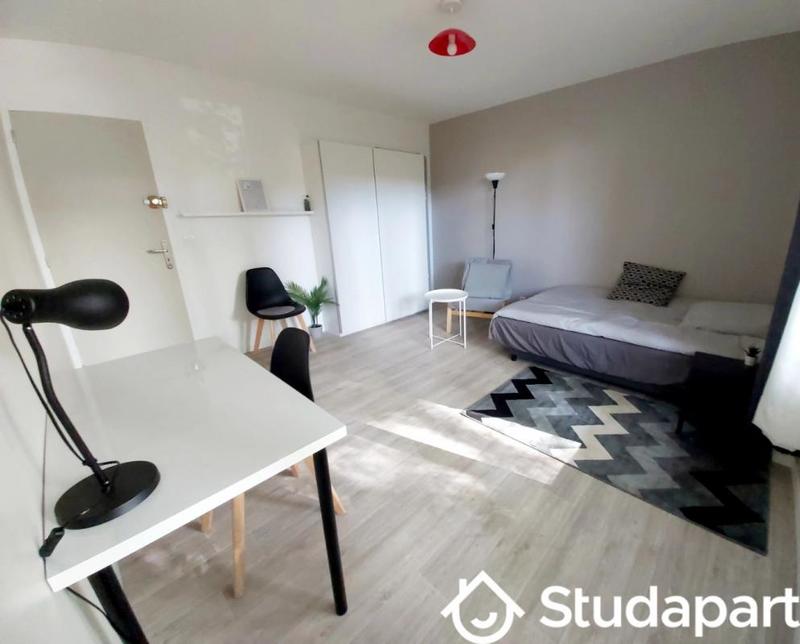Chambre - 11 m² - 1 pièce