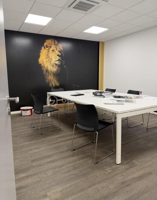 Local commercial - 941 m² - 7 pièces