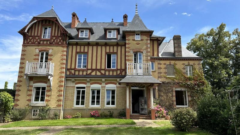 Maison - 240 m² - 10 pièces