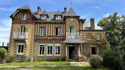 Maison - 240 m² - 10 pièces