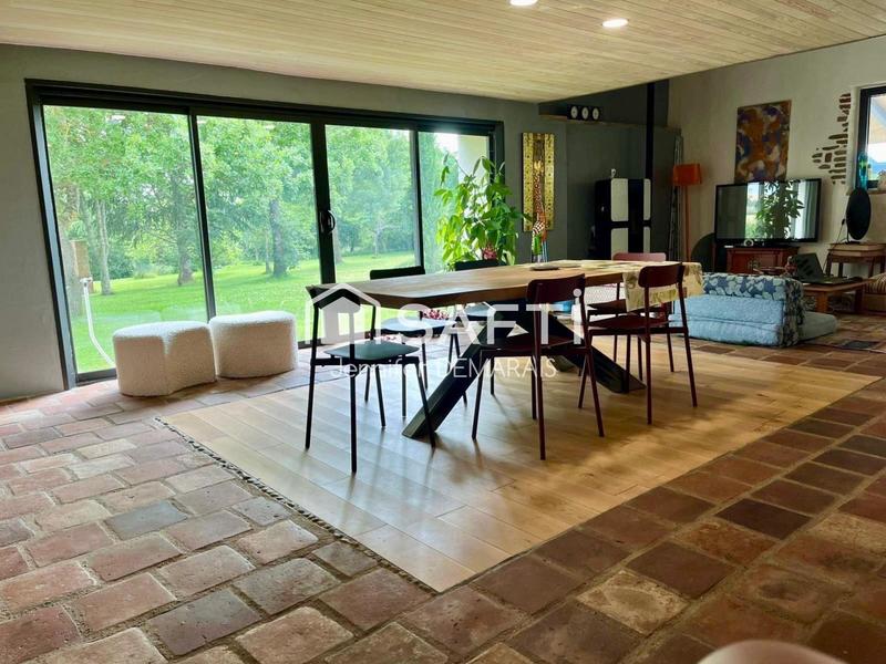 Maison - 242 m² - 5 pièces