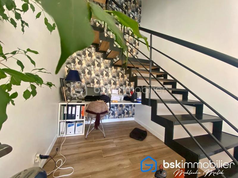 Maison - 250 m² - 6 pièces