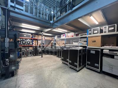 Entrepôt - 140 m²