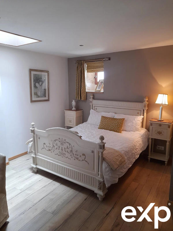 Maison traditionnelle - 232 m² - 8 pièces