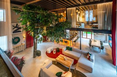 Maison - 303 m² - 8 pièces