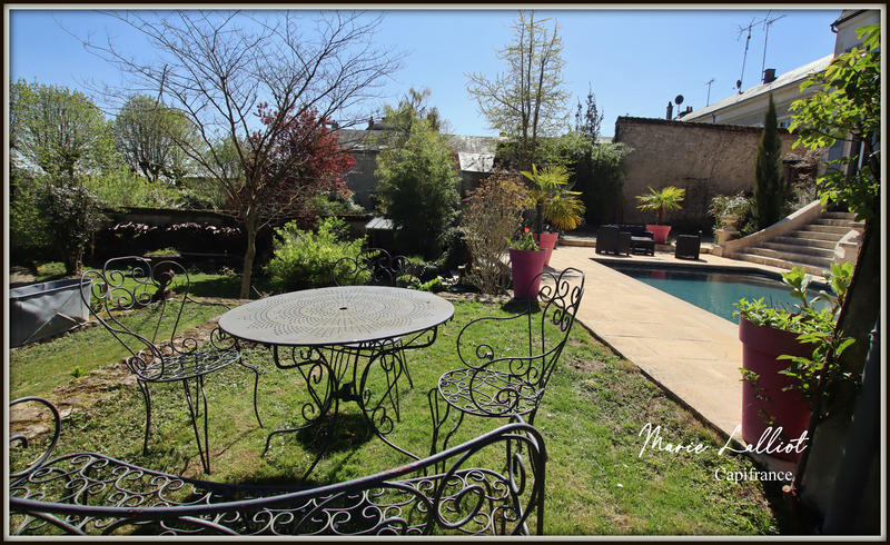 Maison - 370 m² - 11 pièces