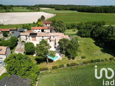 Maison - 298 m² - 10 pièces